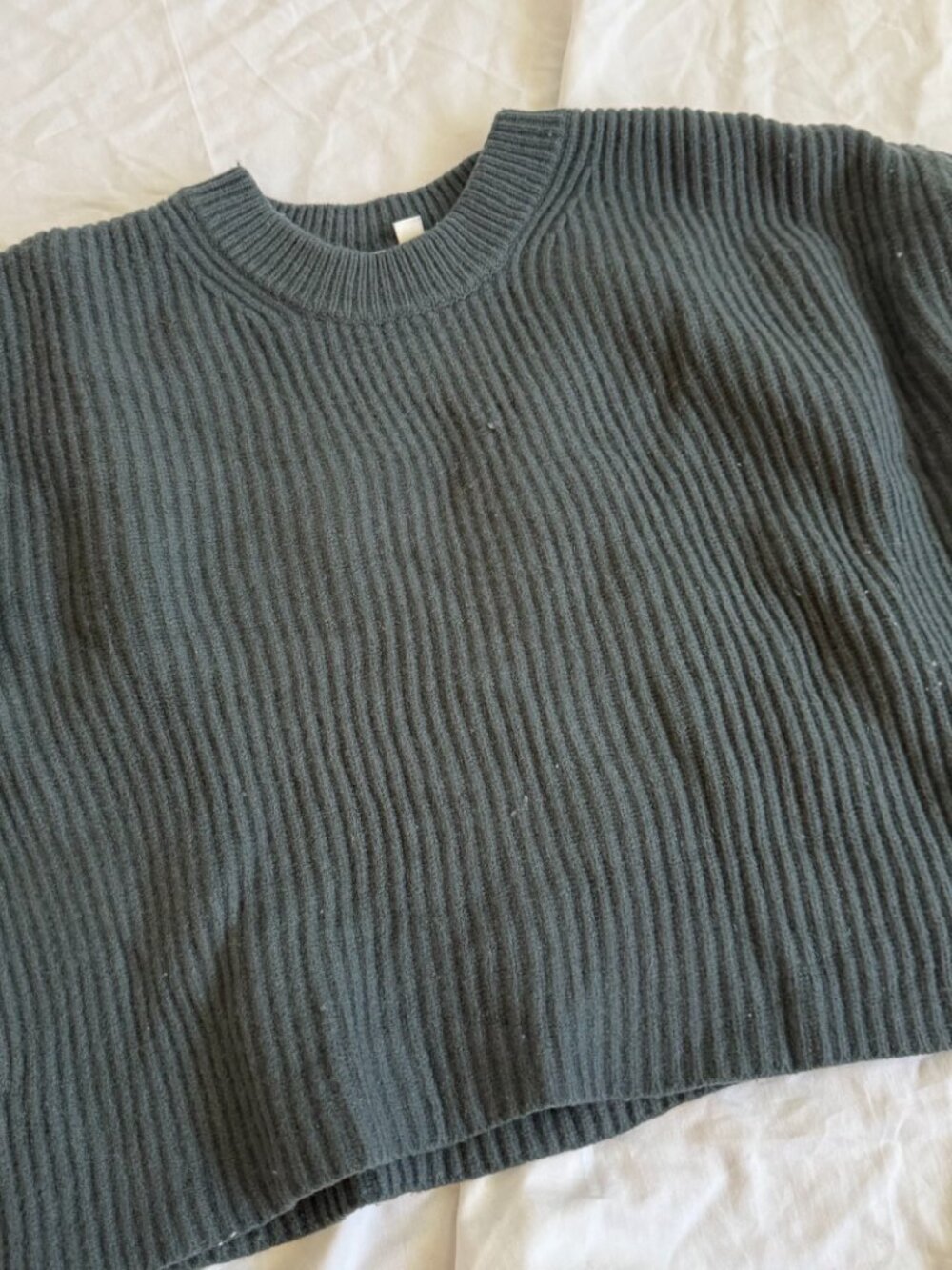 Uniqlo Green Cropped Thick Sweater - Picture 3 of 8